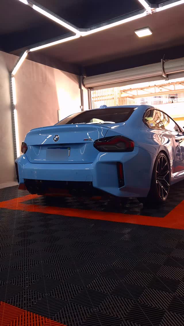 BMW M2 no estúdio
