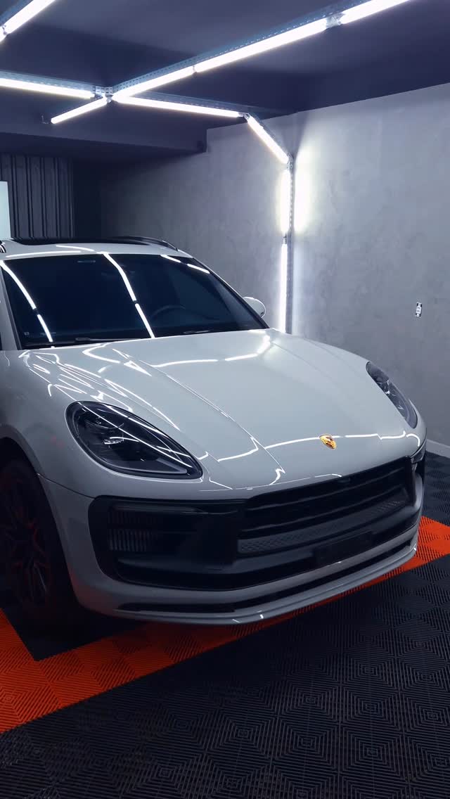 Porsche Macan GTS no estúdio